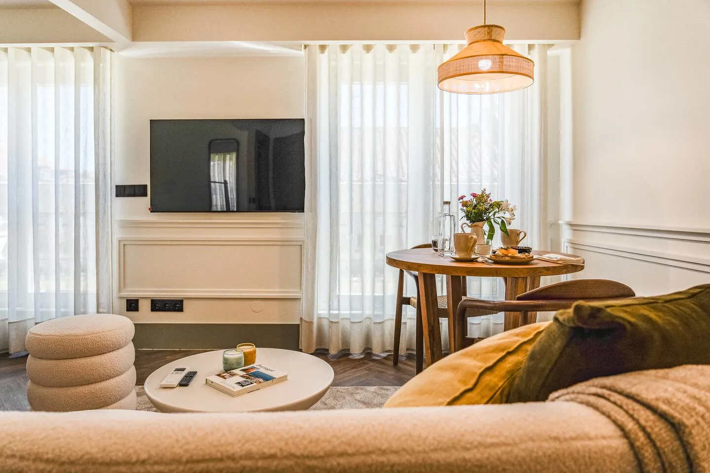 Living room of an apartment at Hygge House S. Julião, Lisbon